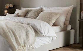 Chelsea Living Apartment